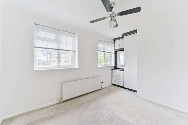 St James Road, Sutton, SM1 - Photo 1