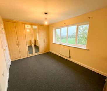 4 bedroom semi-detached house to rent - Photo 3