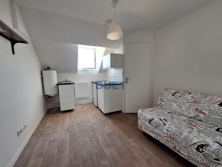 A LOUER au CENTRE-VILLE - Studio MEUBLÉ situé rue ... - Photo 3