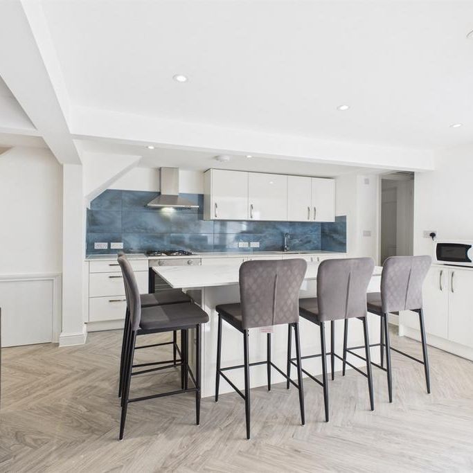 5 bedroom end of terrace house to rent - Photo 1