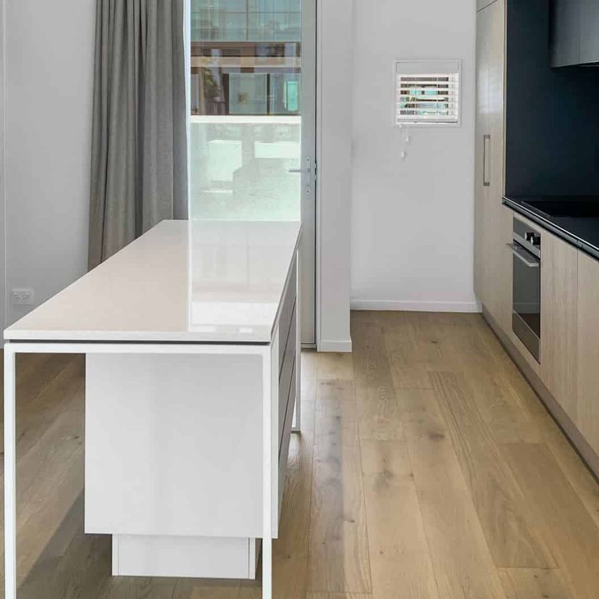 CITY CENTRE - THREE BEDROOM, THREE BATHROOM LUXURY TOWNHOUSE - Photo 1