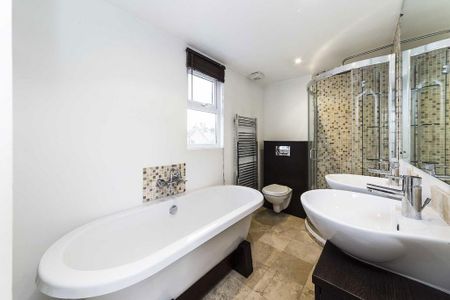 4 bedroom semi-detached house to rent - Photo 5