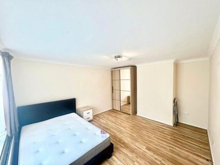 1 bedroom in a house share to rent - Photo 2