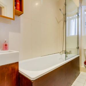 2 bedroom flat in Wandsworth - Photo 3