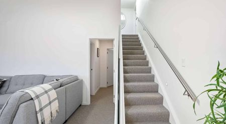 CROMWELL - 3 BEDROOMS - Photo 2