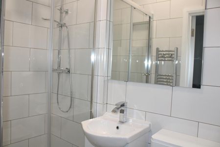 1 bedroom in a house share to rent - Photo 3