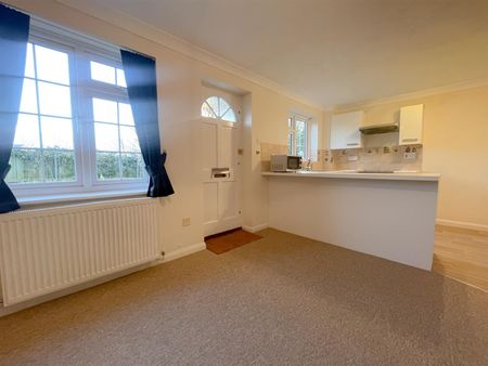 Snowdon Close, Eastbourne - Photo 2