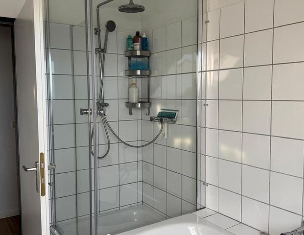 Große Innenstadt Wohnung mit Balkon und Einbauküche - Foto 1