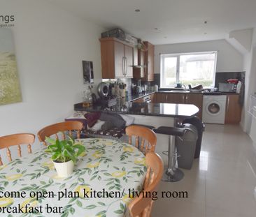 3 Bedroom Semi-Detached House - Photo 4
