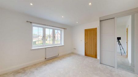 4 bedroom detached house to rent - Photo 4