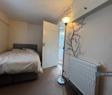 1 bedroom in a house share to rent - Photo 2