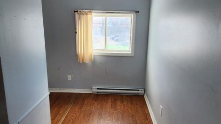 123 Elgin St. - Upper Unit [Available Now] - Photo 4