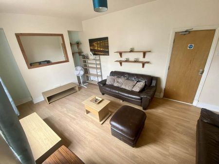 3 bedroom flat to rent - Photo 3