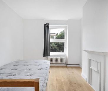 4 bedroom flat to rent - Photo 3