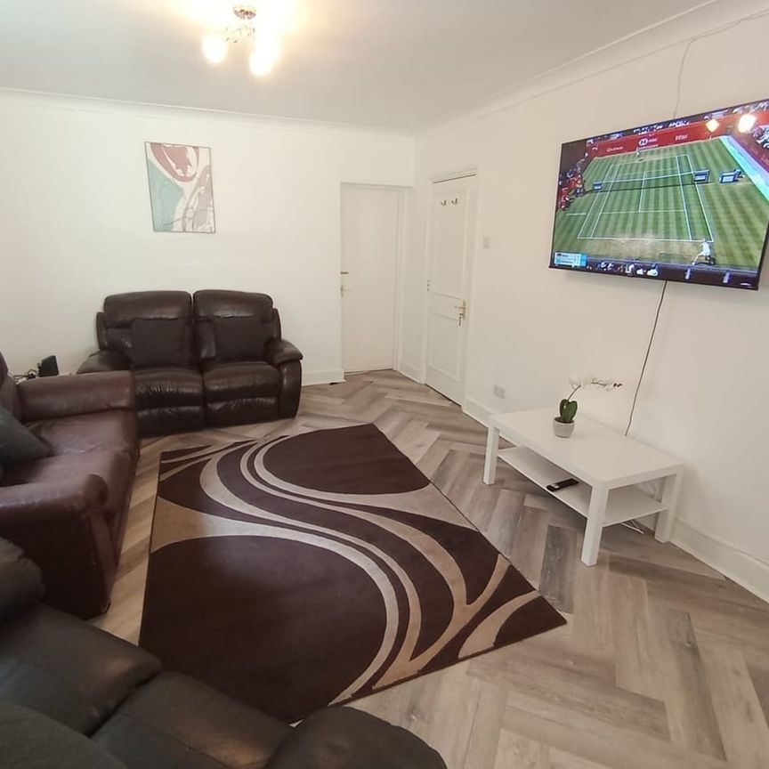 3 Bed Flat, Leigham Court Road, SW16 - Photo 1