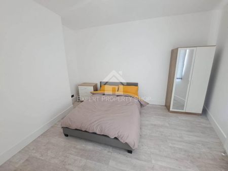 1 bedroom in a house share to rent - Photo 2