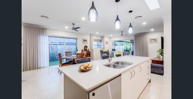 Stunning Family Home with Pool in Sought-After Capestone Estate - Photo 1