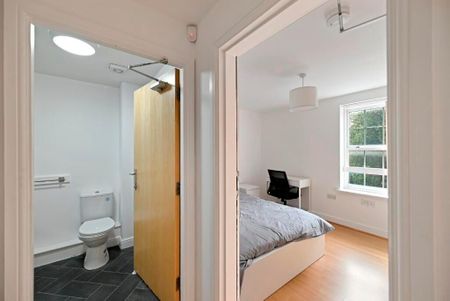 4 bedroom flat to rent - Photo 5