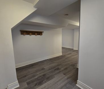 For Lease - 20 Newhaven Street Unit# B, South of Baseline to Knoxda... - Photo 4