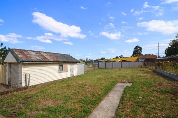 Renovated 3 Bedroom House&excl;&excl; - Photo 1