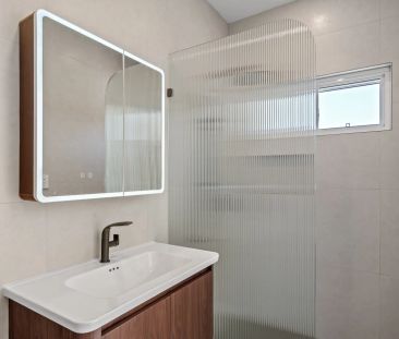 Immaculate Family Home - Freshly Renovated In Prime Location with W... - Photo 6