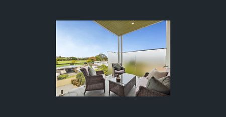 Modern, Pristine Living on the Fringe of the CBD - Photo 2