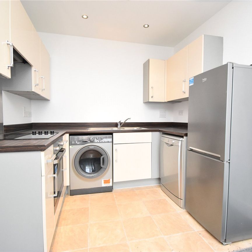 De Grey Road, Colchester, Essex, CO4 5TZ - Photo 1