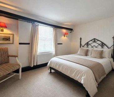 Chobham, Surrey, GU24 - Photo 5