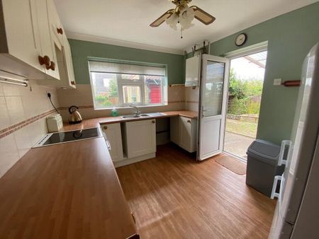 2 bedroom bungalow to rent - Photo 3