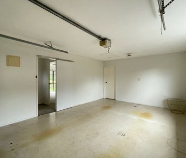 3 BEDROOM - BRICK AND TILE - PRIVATE ROAD - GARAGE - Photo 4