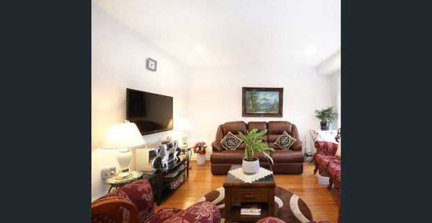 Stunning Three Bedroom Townhouse - Photo 1