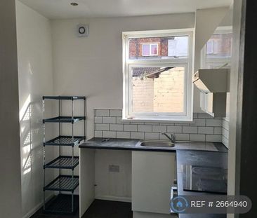 2 bedroom end of terrace house to rent - Photo 2