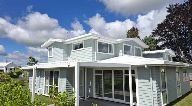 Luxurious Modern Home in a Family-Friendly Neighborhood - Photo 1