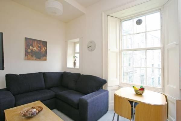 5 bedroom flat to rent - Photo 1
