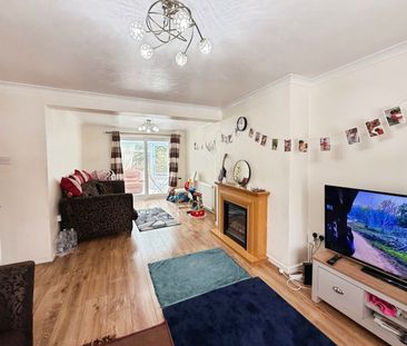 Collins Meadow, Harlow - Photo 1