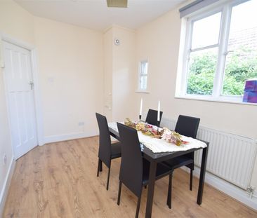 Athol Gardens, Pinner, HA5 - Photo 2