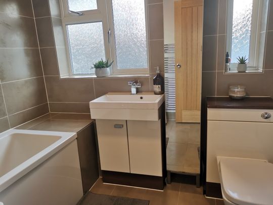 3 Bed Semi-Detached House, Brenley Gardens, SE9 - Photo 1