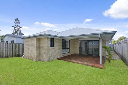Beautifully Renovated 4-Bedroom Home in Central Maroochydore - Photo 4