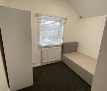 3 bedroom flat to rent - Photo 6