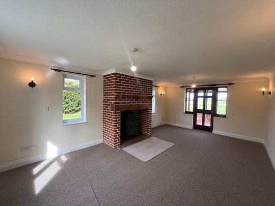 4 bedroom detached house to rent - Photo 1