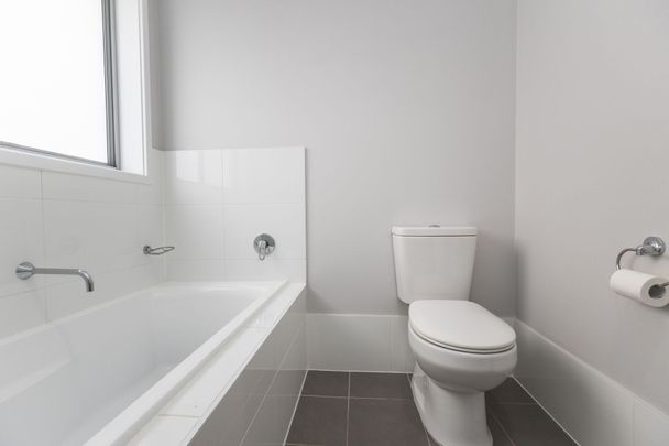 Beautiful near new home moments from waterfront - Photo 1