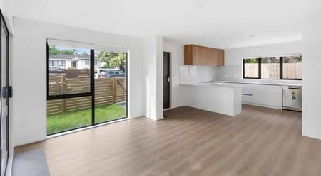 Modern corner townhouse - light filled & stylish living in Mangere East! - Photo 2