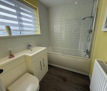 3 bedroom semi-detached house to rent - Photo 4