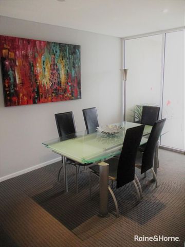 Partly furnished Executive apartment, walk to work - Photo 5