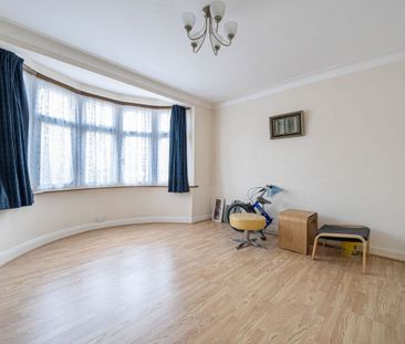 3 Bed Terraced House, Studley Drive, IG4 - Photo 1