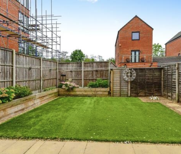 Silver Court Gardens, Brownhills, Walsall, WS8 6FB., Property for rent - Photo 4