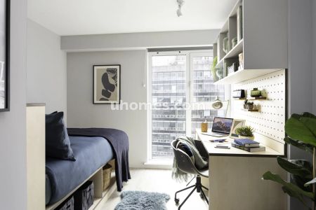 5 Bedroom Standard Ensuite - Photo 2