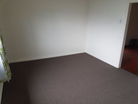 Highset 4 Bedroom house - Innisfail - Photo 3