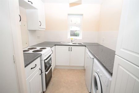 Langstone Court, Aylesbury - Photo 3