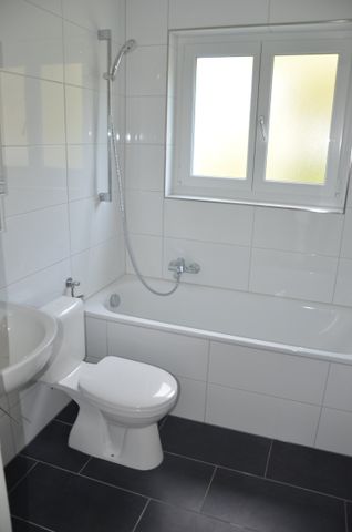 "helle moderne 4.5-Zimmer-Wohnung mit sonnigem Balkon an ruhiger Lage" - Photo 5